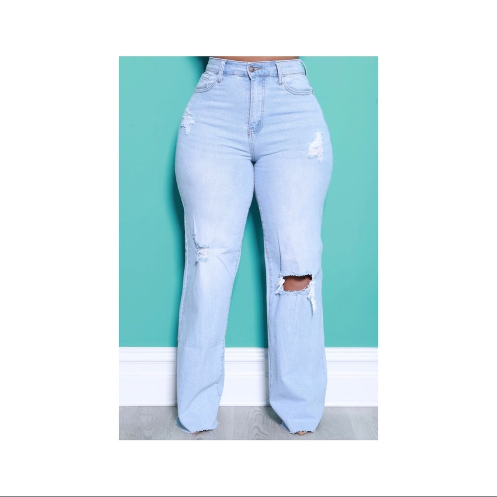 High Rise Distressed Mom Jeans - Light Wash